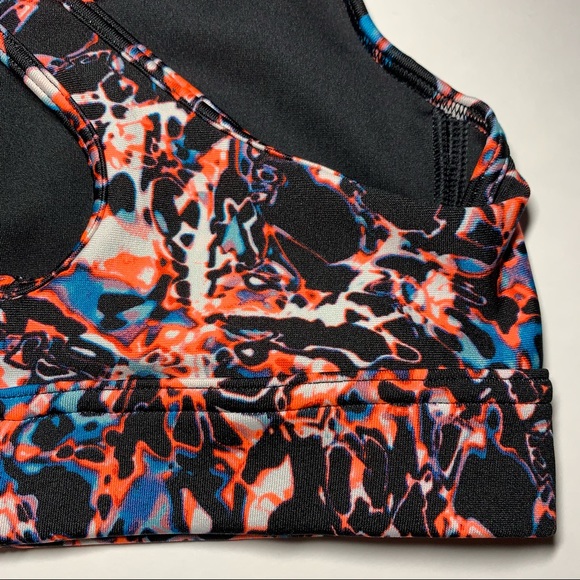 Small Under Armour patterned sports bra - Picture 8 of 15